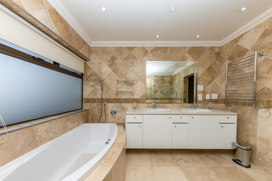 To Let 2 Bedroom Property for Rent in Sea Point Western Cape